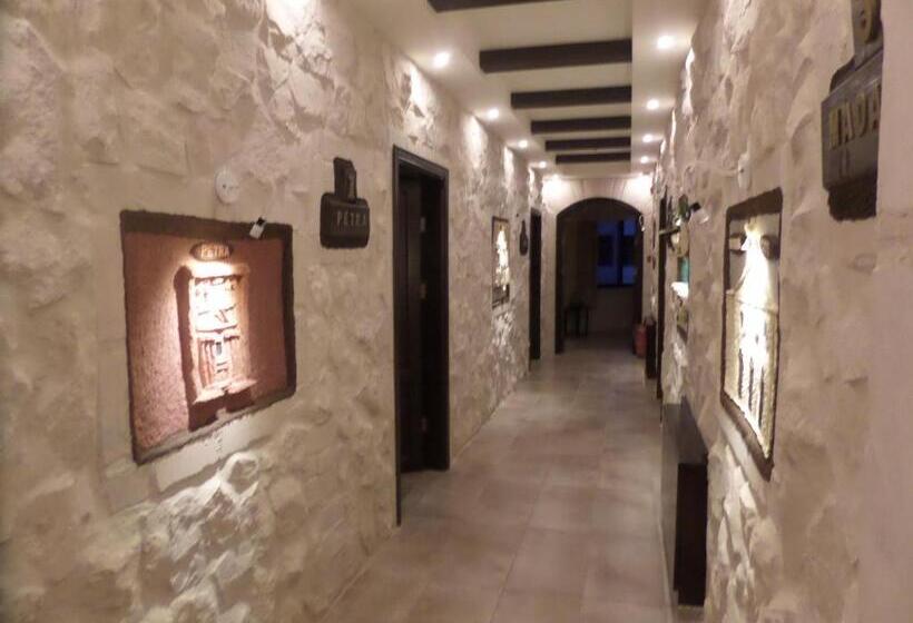 Mount Nebo Hotel & Restaurant Madaba City Center