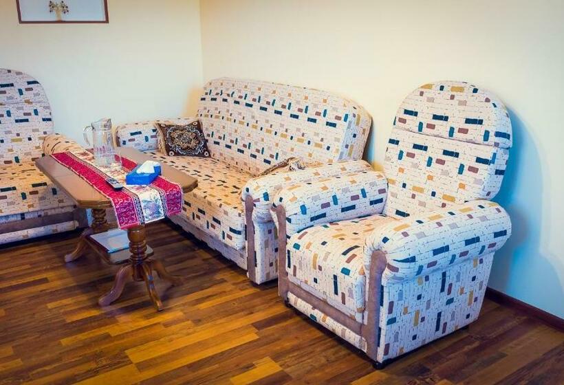 بنسيون Amoj B&b And Guest House