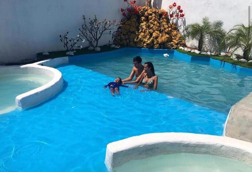 ペンション Paraiso Dos Reis