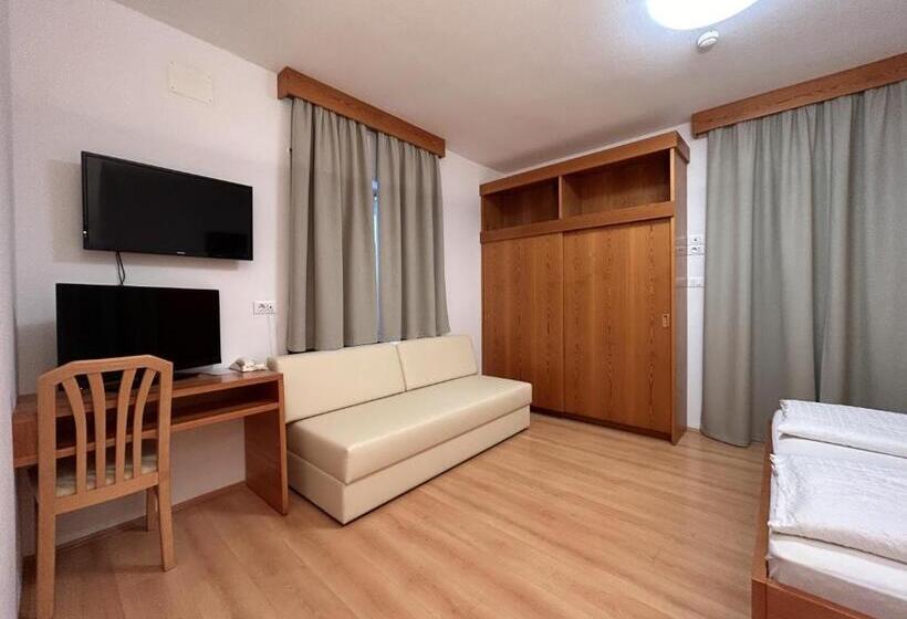 פנסיון Roter Adler