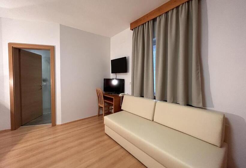 פנסיון Roter Adler