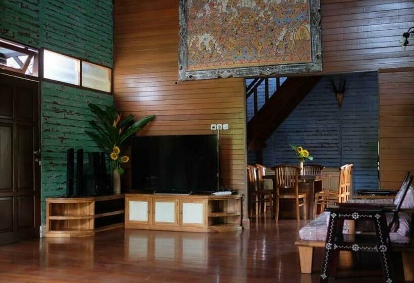 פנסיון Villa Umah Ulin