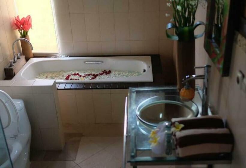 פנסיון Villa Umah Ulin