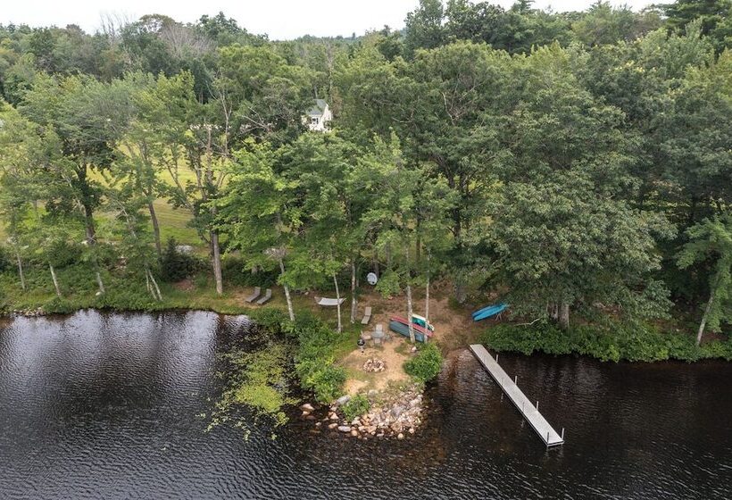 فندق Lake Shore Farm Inn