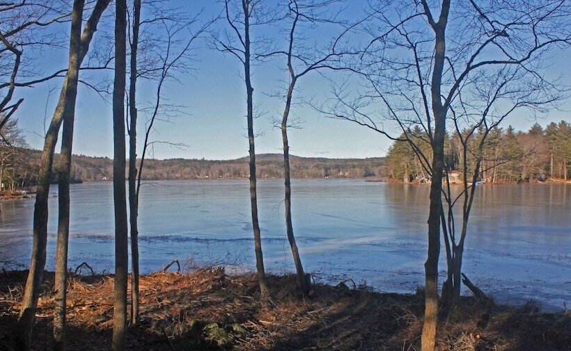 فندق Lake Shore Farm Inn