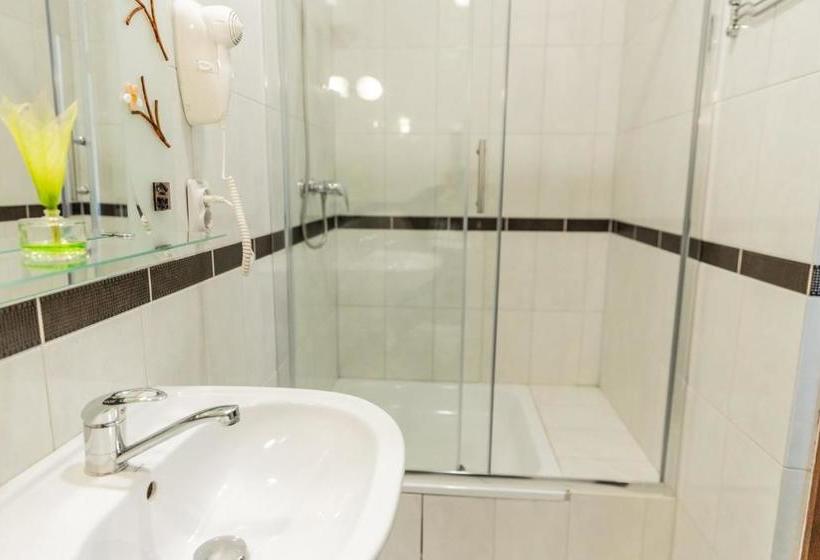 בית מלון כפרי Lubych