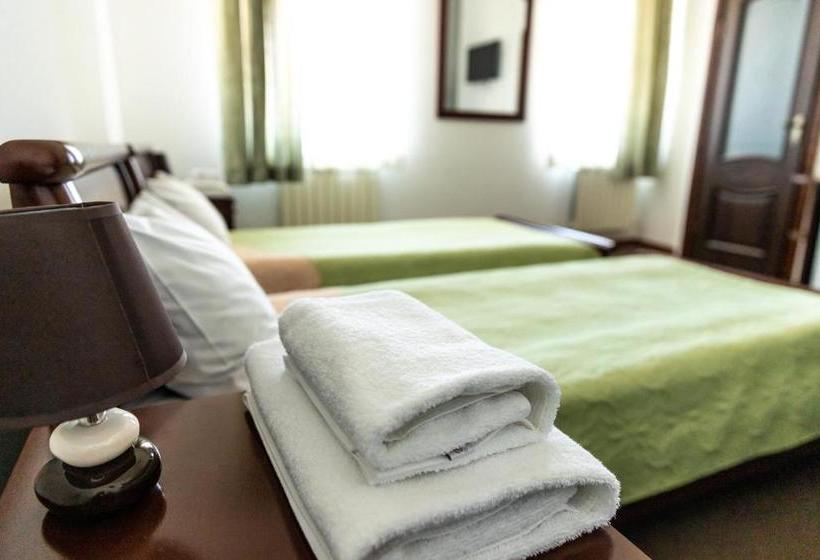 בית מלון כפרי Lubych