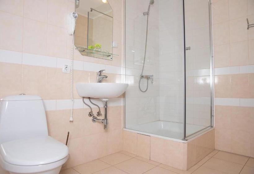 בית מלון כפרי Lubych