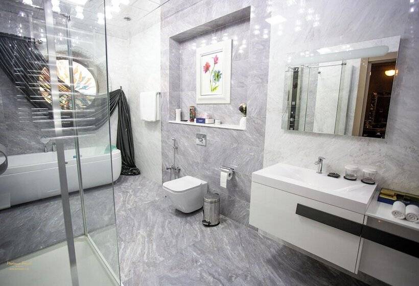 هتل Mariana Trench