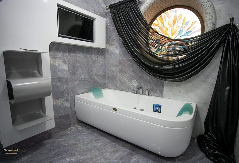 هتل Mariana Trench