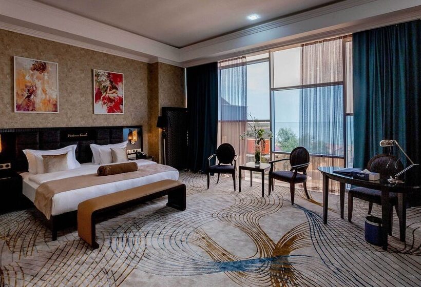 هتل Mariana Trench