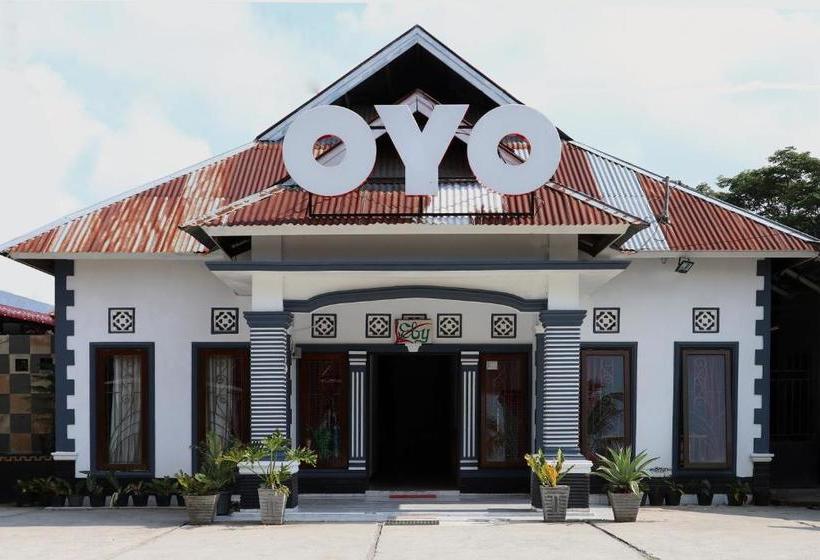 Отель Oyo 956 Penginapan Eby