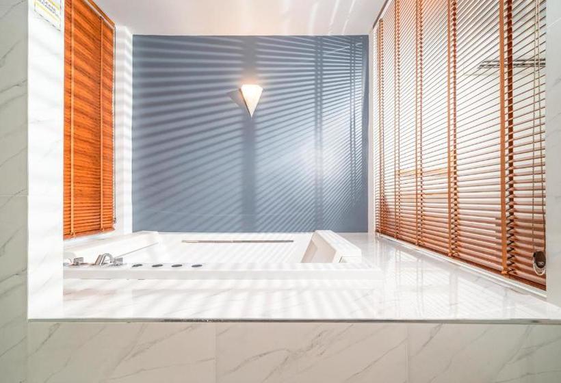 酒店 Resto Sea Resort Baan Krut