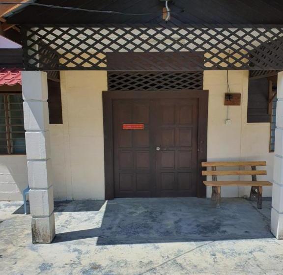 Отель Spot On 89906 Kendong Village Resort