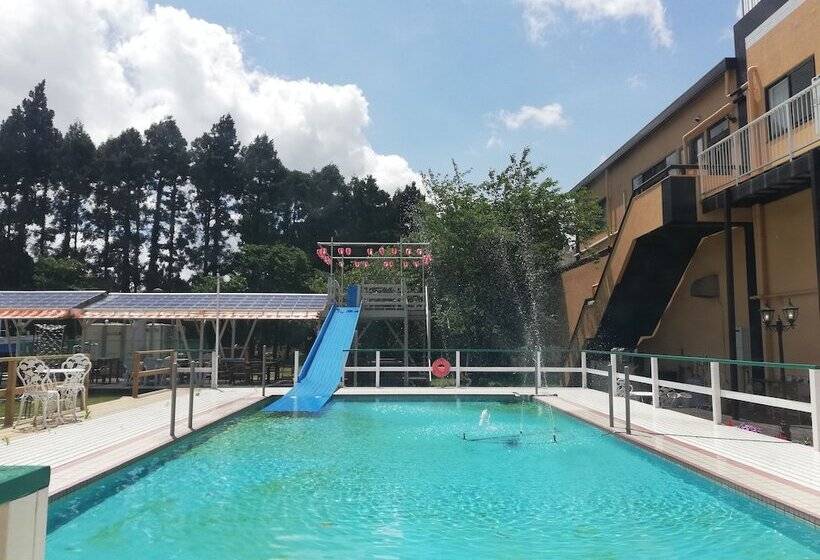 בית מלון כפרי Swan Lake Nagara