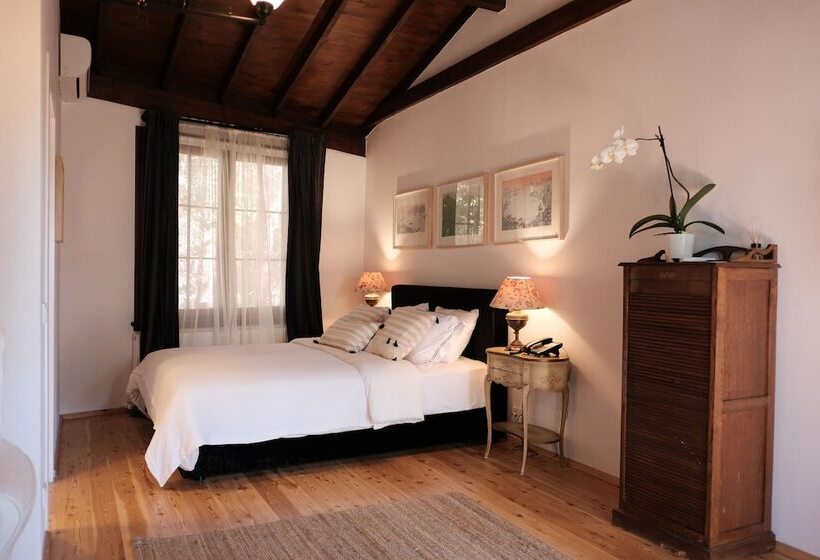 فندق The Lake House