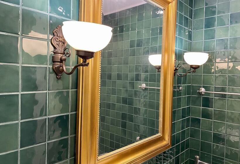 فندق The Lake House