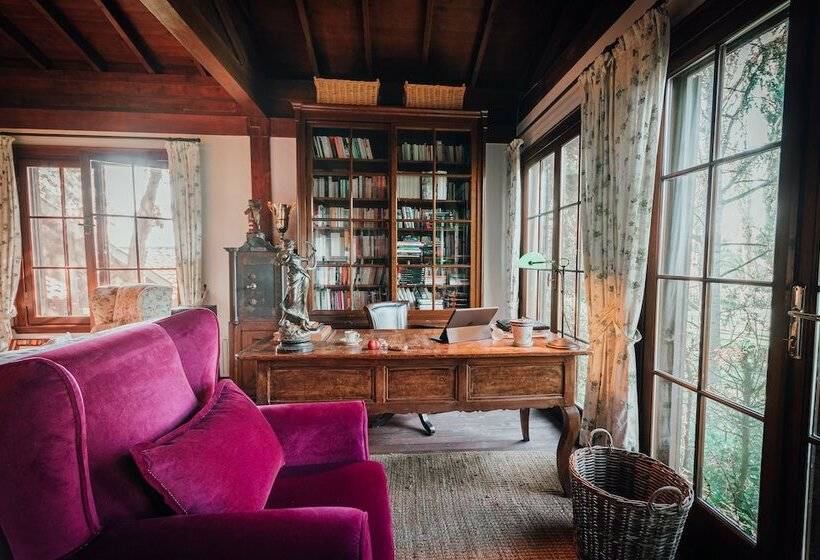 فندق The Lake House