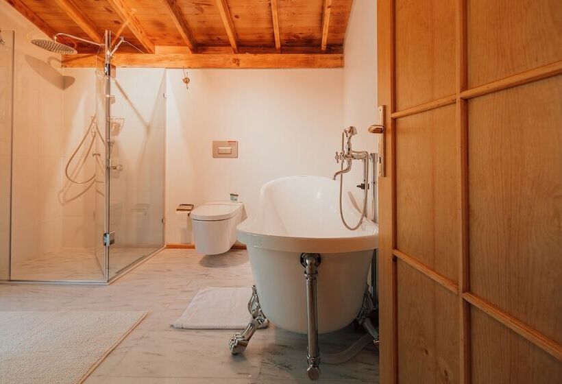 فندق The Lake House