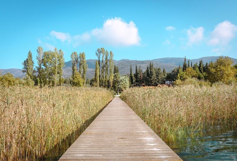 فندق The Lake House