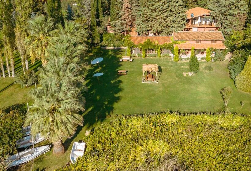 فندق The Lake House