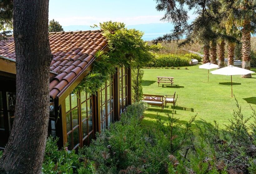 فندق The Lake House