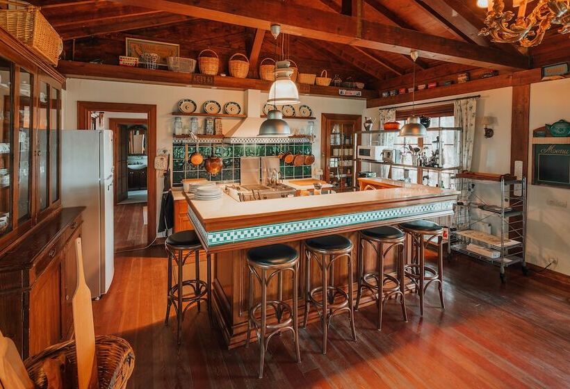 فندق The Lake House