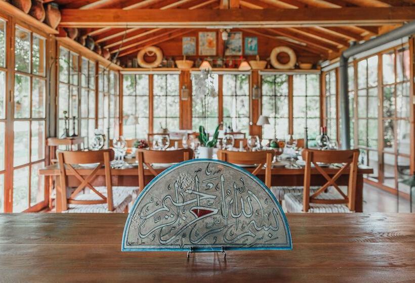 فندق The Lake House