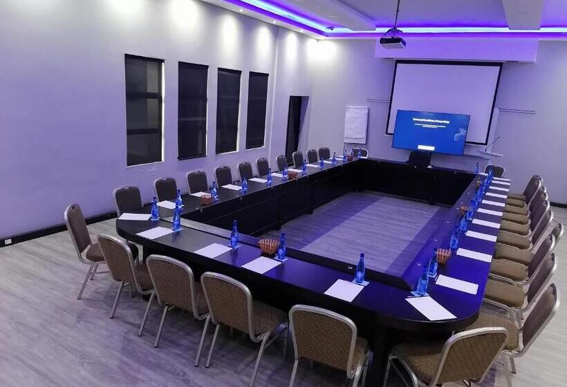 ホテル The Royal Courtyard