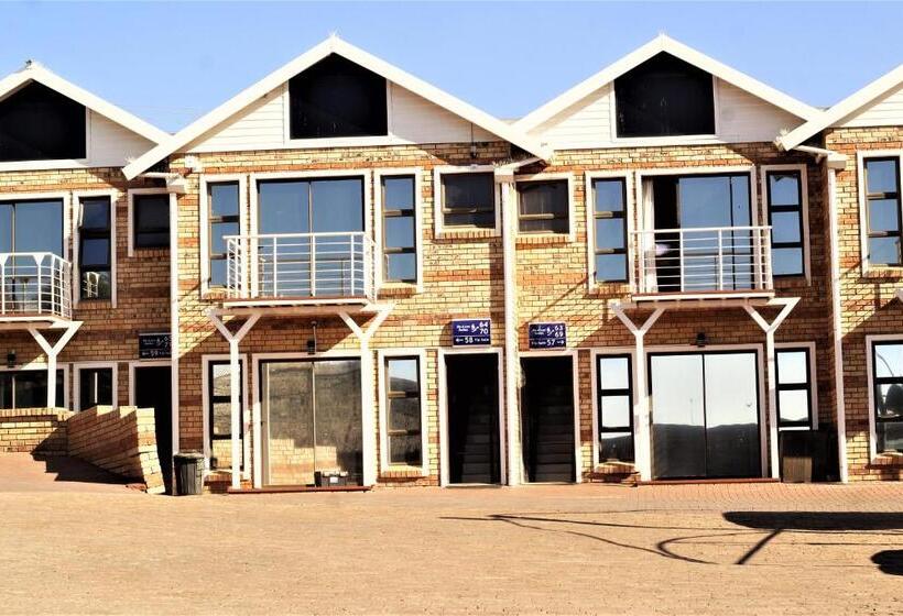 ホテル The Royal Courtyard