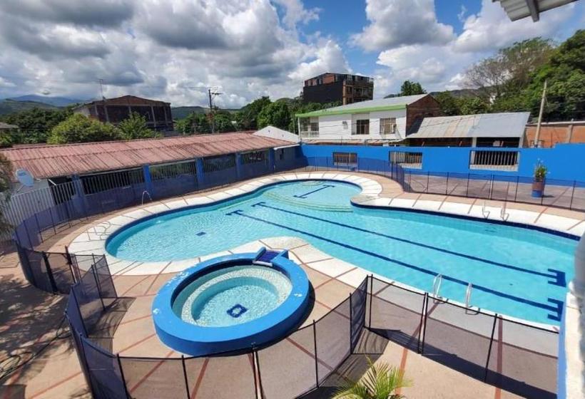 فندق Y Cabañas El Trébol