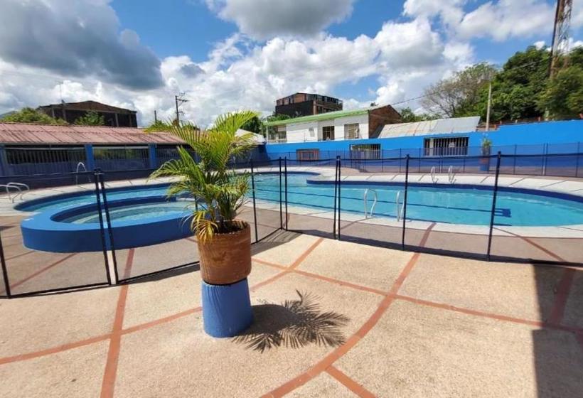 فندق Y Cabañas El Trébol