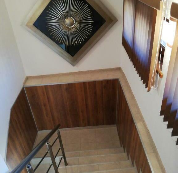 膳宿费 стаи за гости диневи