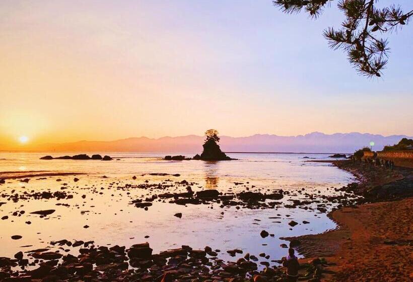 פנסיון 泊まれる図書館 寄処  Yosuga