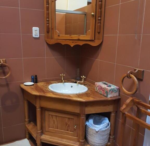 بنسيون Lord Fraser Guest House