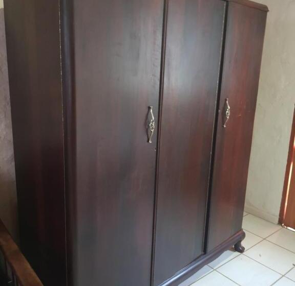 بنسيون Lord Fraser Guest House