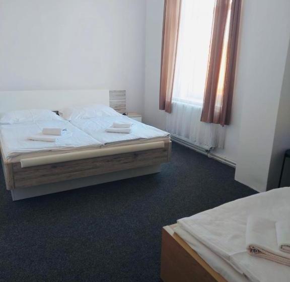 Пансион Pivovar Malý Janek   Restaurace, Penzion A Stany