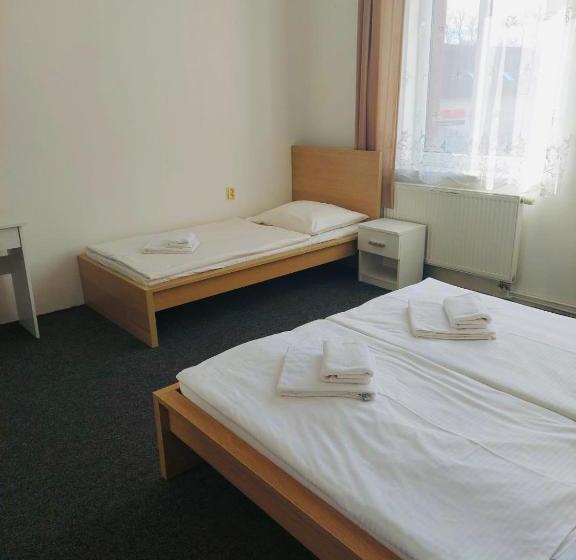 Пансион Pivovar Malý Janek   Restaurace, Penzion A Stany