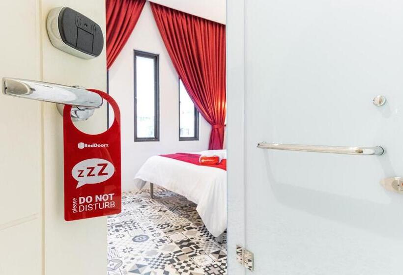 פנסיון Reddoorz Plus At Mitrotel Medan