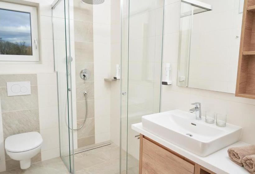 פנסיון Weinhof   Gästehaus Maier