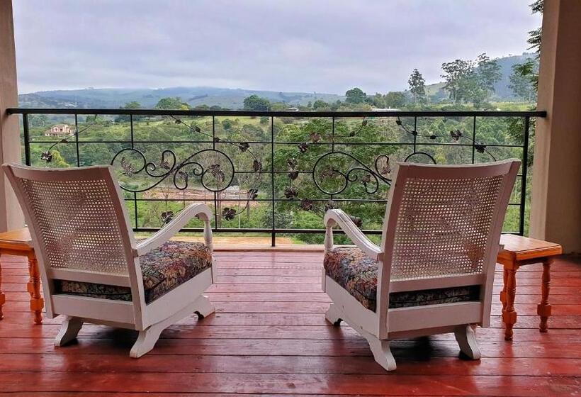 مبيت وإفطار Cavalo Guesthouse & Equestrian Estate