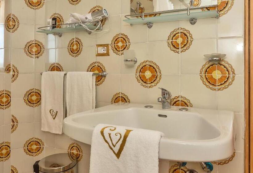 مبيت وإفطار Villa Valdroni