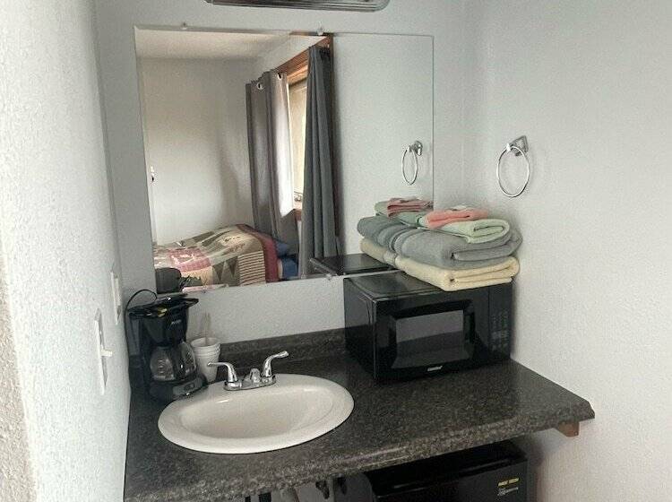 Brown Bear Saloon & Motel