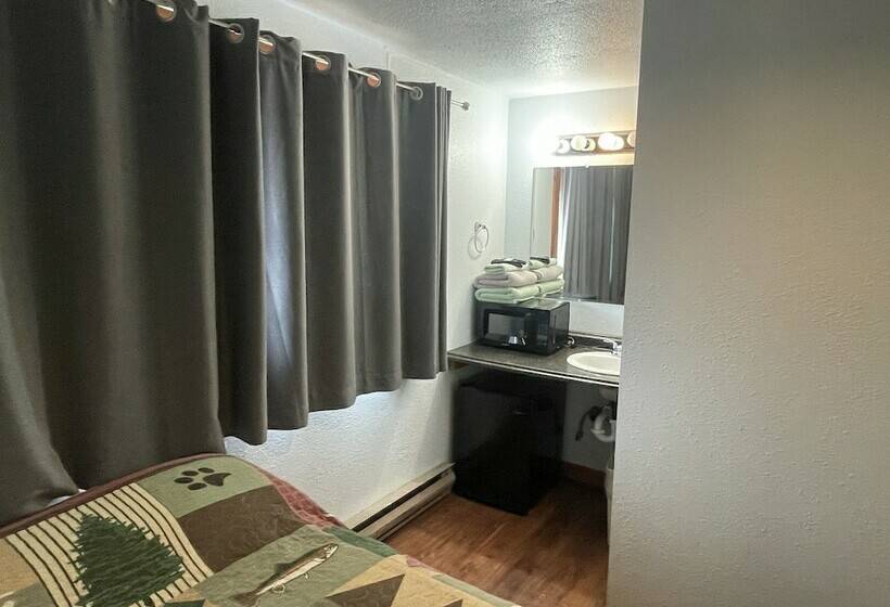 Brown Bear Saloon & Motel