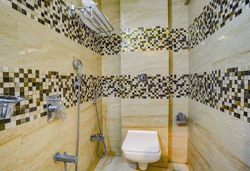 فندق Veera Residency