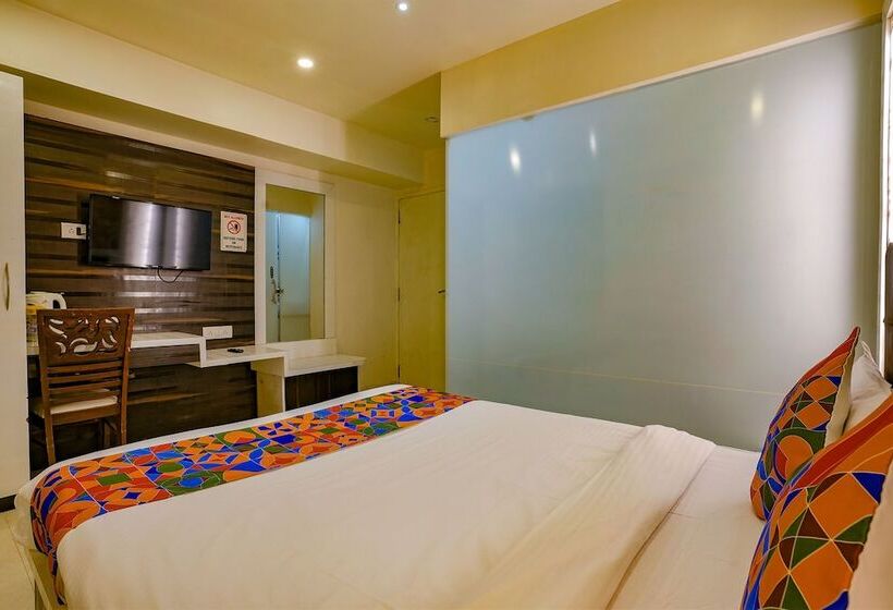 فندق Veera Residency