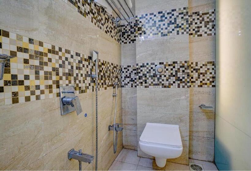 فندق Veera Residency