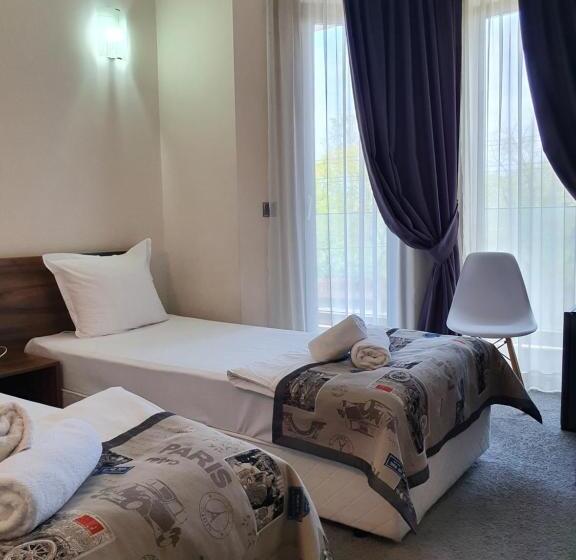 Family Hotel Novel City