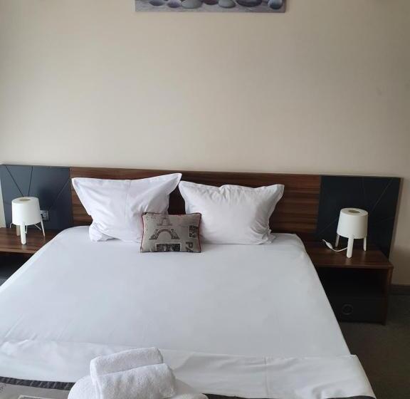 Family Hotel Novel City