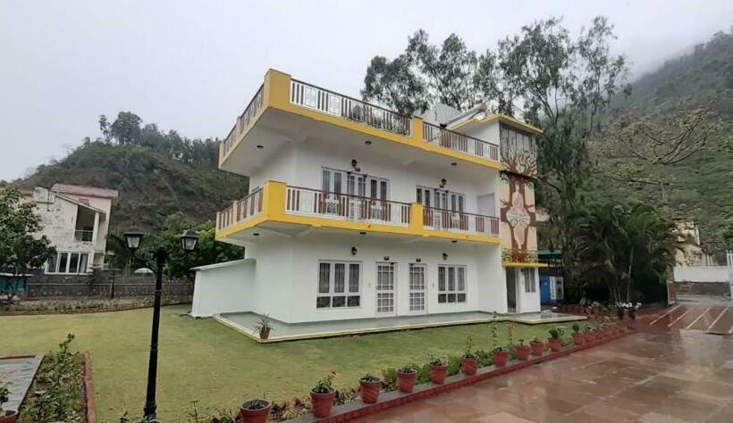 Four Banyans Spirit & Nature Resort